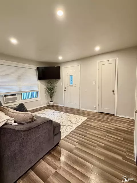 Living - 2956 Nadeau, Monroe, MI 48162 photo 2 of 2