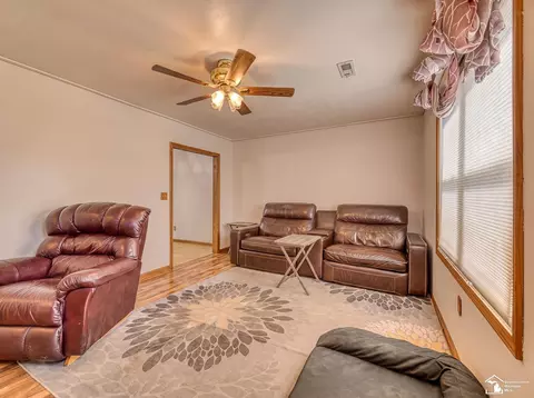 Living - 3255 Park, Monroe, MI 48162 photo 2 of 3