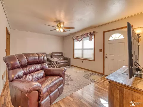 Living - 3255 Park, Monroe, MI 48162 photo 1 of 3