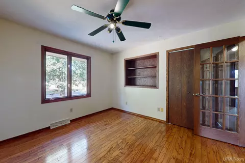 Bedroom - 225 S Lilac, Ishpeming, MI 49849 photo 2 of 13
