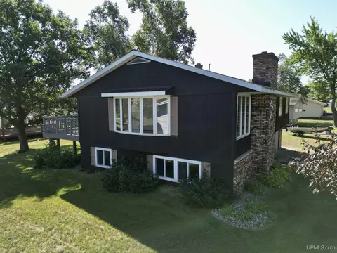 Exterior - 225 S Lilac, Ishpeming, MI 49849 photo 8 of 15