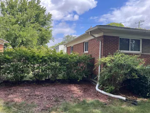 Exterior - 18285 Breezeway, Fraser, MI 48026 photo 2 of 5