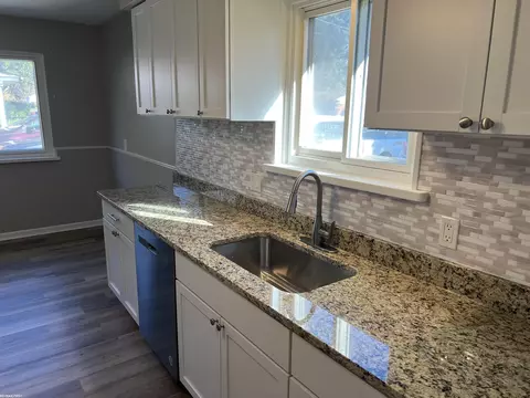 Kitchen - 18285 Breezeway, Fraser, MI 48026 photo 4 of 6