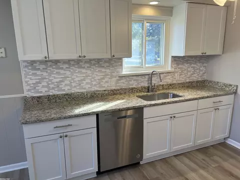 Kitchen - 18285 Breezeway, Fraser, MI 48026 photo 3 of 6