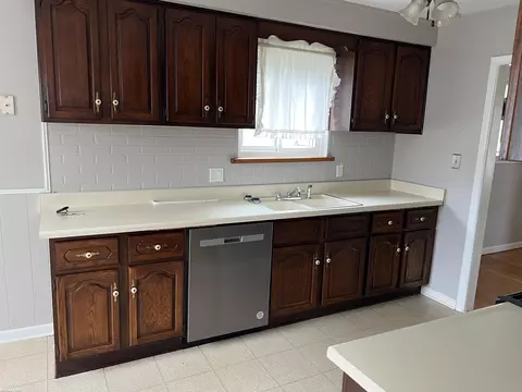 Kitchen - 18285 Breezeway, Fraser, MI 48026 photo 1 of 1