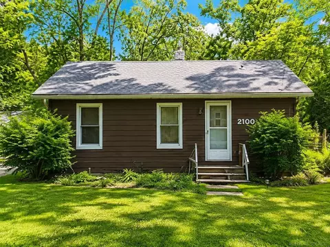 2100 Pompey, Waterford, MI 48327