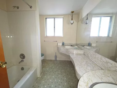 Bath - 4459 Wickfield, Flint, MI 48507 photo 1 of 2