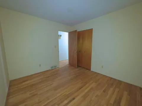 Bedroom - 4459 Wickfield, Flint, MI 48507 photo 4 of 6