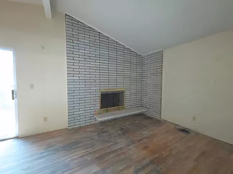 Living - 4459 Wickfield, Flint, MI 48507 photo 3 of 4