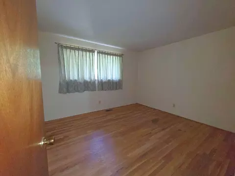 Bedroom - 4459 Wickfield, Flint, MI 48507 photo 3 of 6