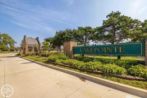 403 Country Clb, Saint Clair Shores, MI 48082