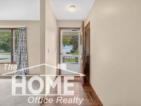 Entry Way - 824 Krust, Owosso, MI 48867 photo 1 of 1