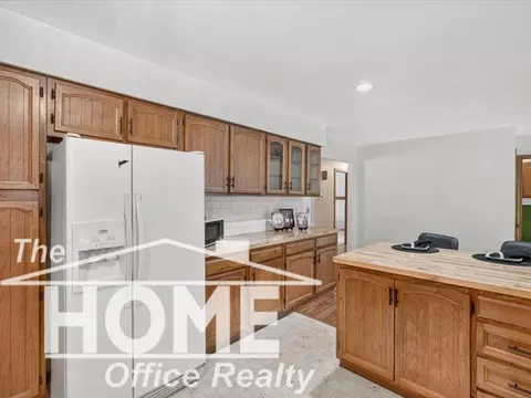 Kitchen - 824 Krust, Owosso, MI 48867 photo 4 of 4