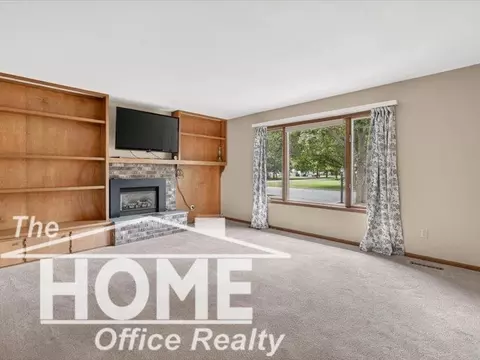 Living - 824 Krust, Owosso, MI 48867 photo 2 of 3