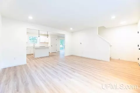 Living - 39 Tipperary, Gladstone, MI 49837 photo 4 of 5