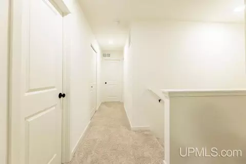 Entry Way - 39 Tipperary, Gladstone, MI 49837 photo 6 of 6