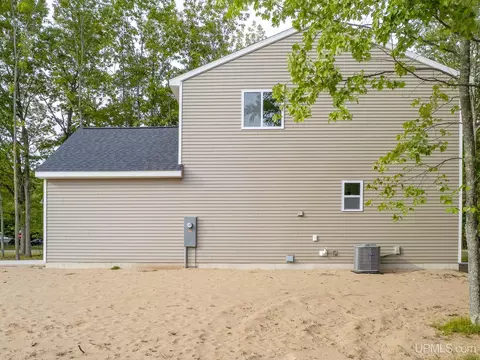 Exterior - 39 Tipperary, Gladstone, MI 49837 photo 6 of 8