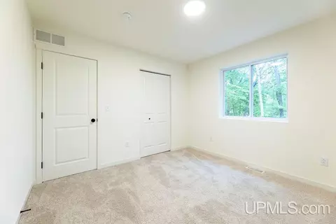 Bedroom - 39 Tipperary, Gladstone, MI 49837 photo 7 of 8