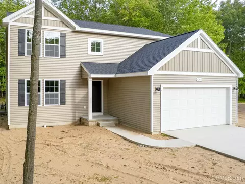 Exterior - 39 Tipperary, Gladstone, MI 49837 photo 2 of 8