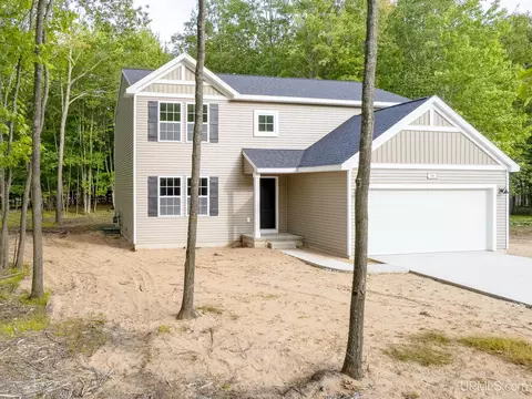 Exterior - 39 Tipperary, Gladstone, MI 49837 photo 8 of 8