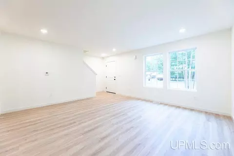 Living - 39 Tipperary, Gladstone, MI 49837 photo 3 of 5