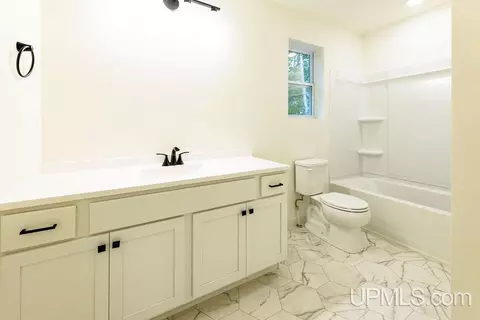 Bath - 39 Tipperary, Gladstone, MI 49837 photo 3 of 3