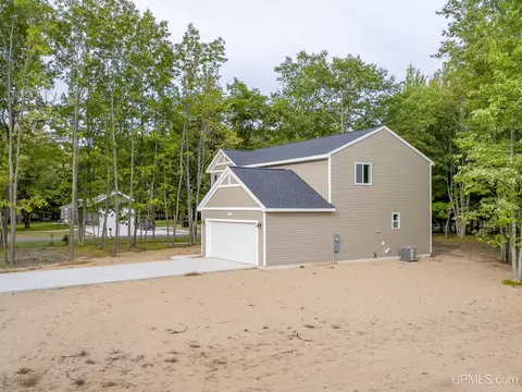 Exterior - 39 Tipperary, Gladstone, MI 49837 photo 7 of 8
