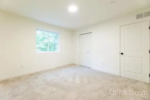 Bedroom - 39 Tipperary, Gladstone, MI 49837 photo 4 of 8