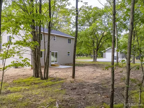 Exterior - 39 Tipperary, Gladstone, MI 49837 photo 3 of 8