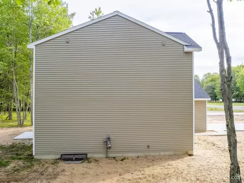 Exterior - 39 Tipperary, Gladstone, MI 49837 photo 4 of 8
