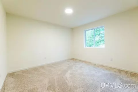 Bedroom - 39 Tipperary, Gladstone, MI 49837 photo 3 of 8