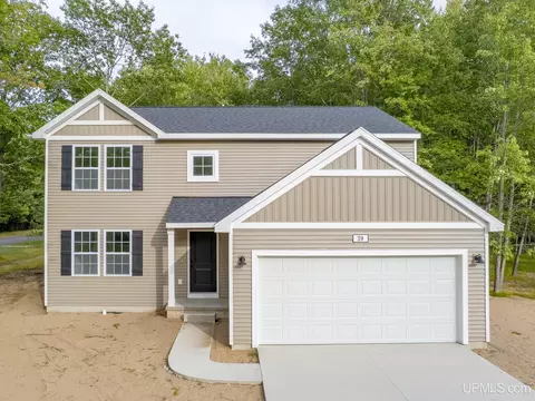 39 Tipperary, Gladstone, MI 49837