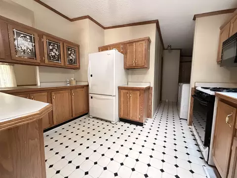 Kitchen - 2410 E Beatrice, Harrison, MI 48625 photo 3 of 6