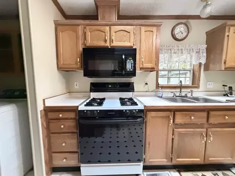Kitchen - 2410 E Beatrice, Harrison, MI 48625 photo 4 of 6
