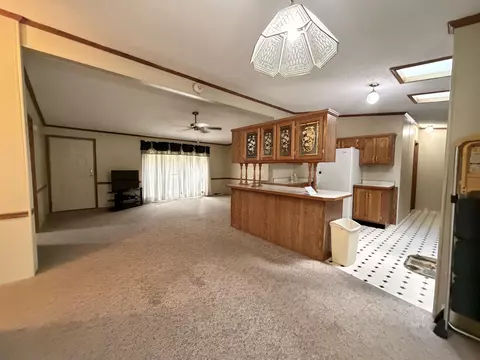 Living - 2410 E Beatrice, Harrison, MI 48625 photo 2 of 5