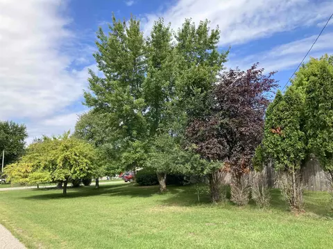 Exterior - 1000 N Silverleaf, Gladwin, MI 48624 photo 13 of 13