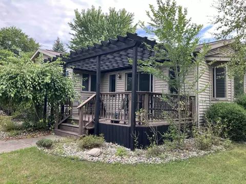Exterior - 1000 N Silverleaf, Gladwin, MI 48624 photo 3 of 13