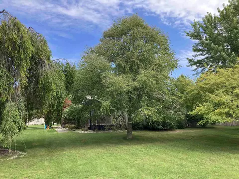 Exterior - 1000 N Silverleaf, Gladwin, MI 48624 photo 11 of 13
