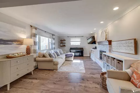 Living - 7558 Apache Trl, Temperance, MI 48182 photo 1 of 2