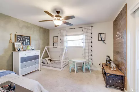 Bedroom - 7558 Apache Trl, Temperance, MI 48182 photo 5 of 7