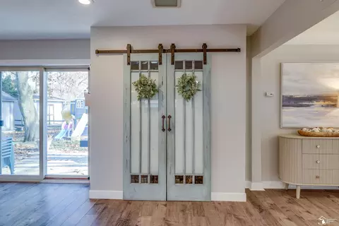 Entry Way - 7558 Apache Trl, Temperance, MI 48182 photo 4 of 4