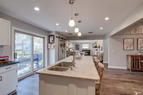 Kitchen - 7558 Apache Trl, Temperance, MI 48182 photo 4 of 4