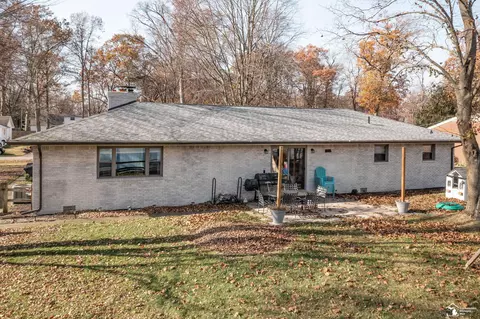 Exterior - 7558 Apache Trl, Temperance, MI 48182 photo 3 of 5