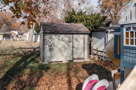 Exterior - 7558 Apache Trl, Temperance, MI 48182 photo 4 of 5
