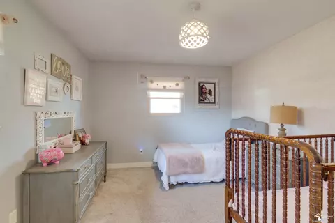 Bedroom - 7558 Apache Trl, Temperance, MI 48182 photo 3 of 7