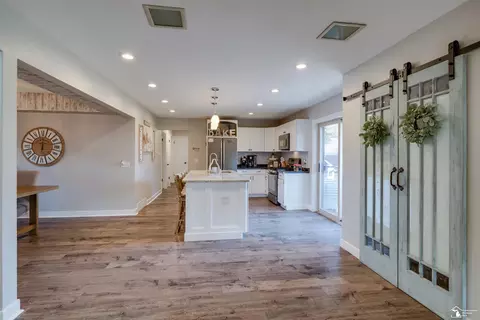 Entry Way - 7558 Apache Trl, Temperance, MI 48182 photo 3 of 4