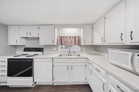 Kitchen - 506 E Logan, Tecumseh, MI 49286 photo 3 of 4