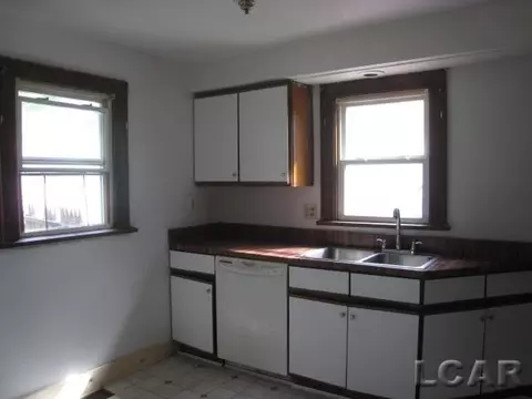 Kitchen - 524 Ormsby, Adrian, MI 49221 photo 4 of 6