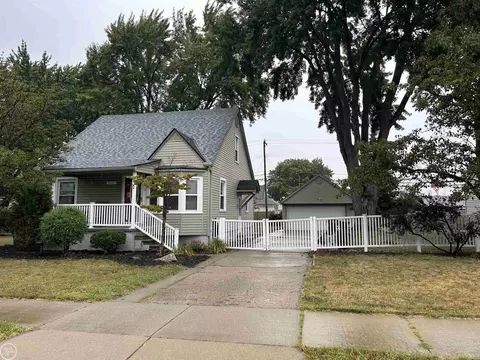 7393 Dale, Center Line, MI 48015