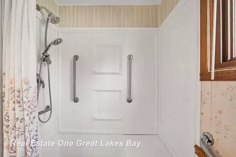 Bath - 3822 Worth, Pinconning, MI 48650 photo 2 of 3